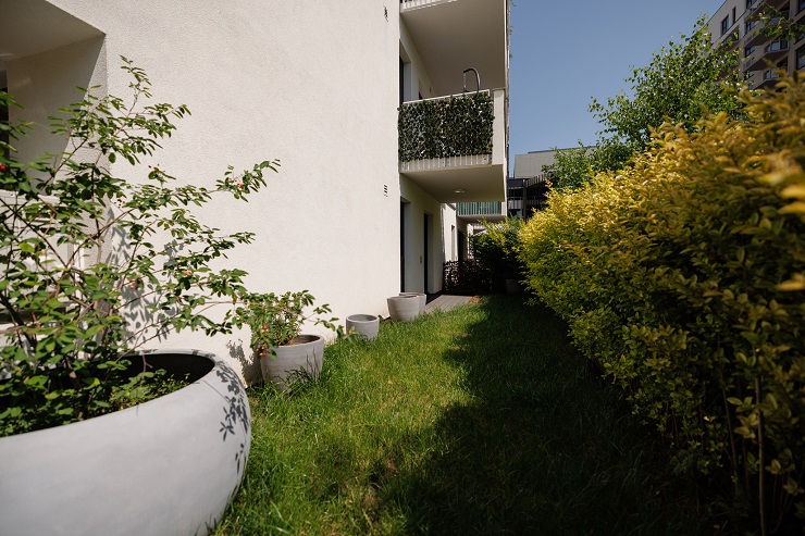 Grădina unui apartament cu 3 camere din Silk District_Silk